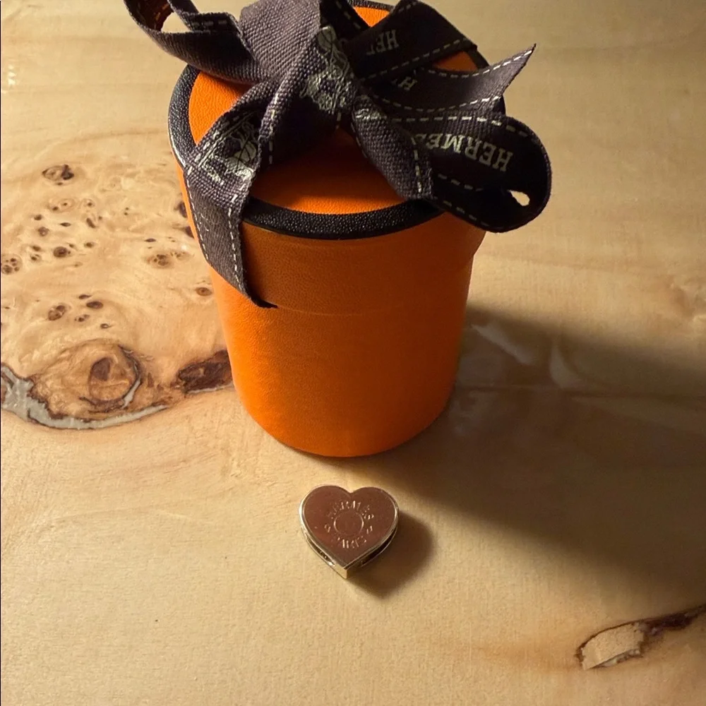 Authentic Hermes Mini Coeur Heart Twilly Ring - Picture 1 of 5